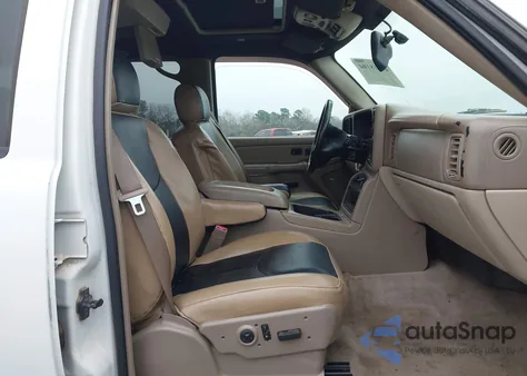 2004 Chevrolet Tahoe Lt from USA, damaged, VIN 1GNEC13Z74J132757